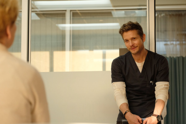 Matt Czuchry - The Resident (2018) 1x10 &#039;Haunted&#039;
