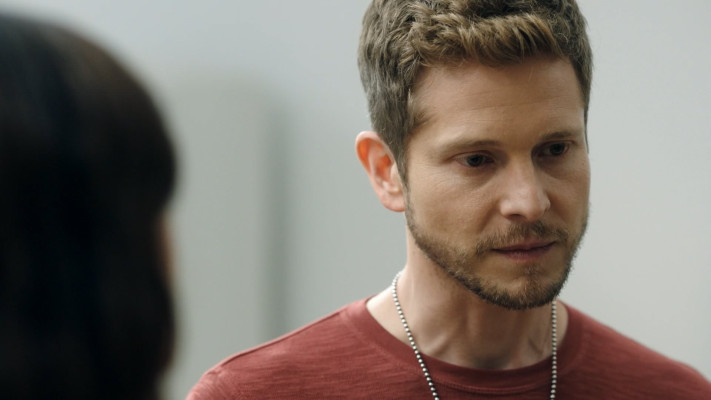 Matt Czuchry - The Resident (2018) 2x08 &#039;Heart in a Box&#039;