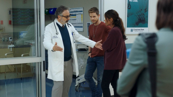 Matt Czuchry - The Resident (2018) 2x08 &#039;Heart in a Box&#039;