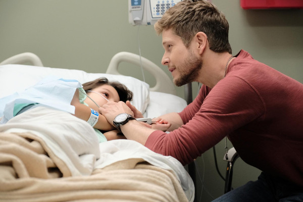 Matt Czuchry - The Resident (2018) 2x08 &#039;Heart in a Box&#039;
