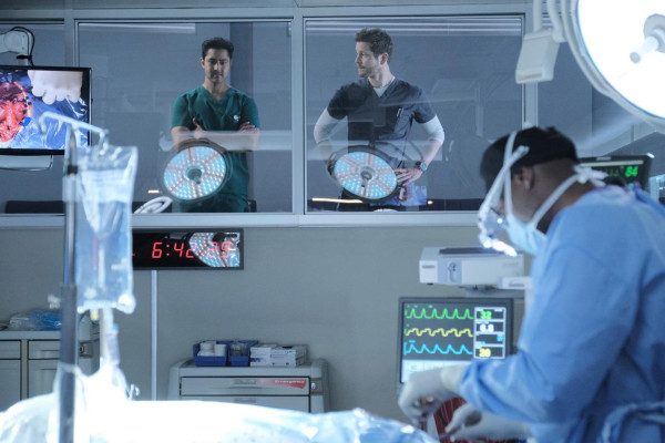 Matt Czuchry - The Resident (2019) 3x05 &#039;Choice Words&#039;