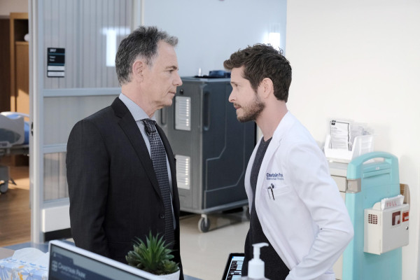 Matt Czuchry - The Resident (2020) 3x15 &#039;Last Shot&#039;