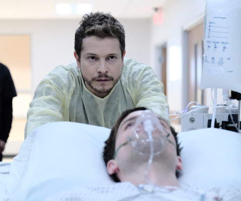 Matt Czuchry - The Resident (2020) 3x20 &#039;Burn it All Down&#039;