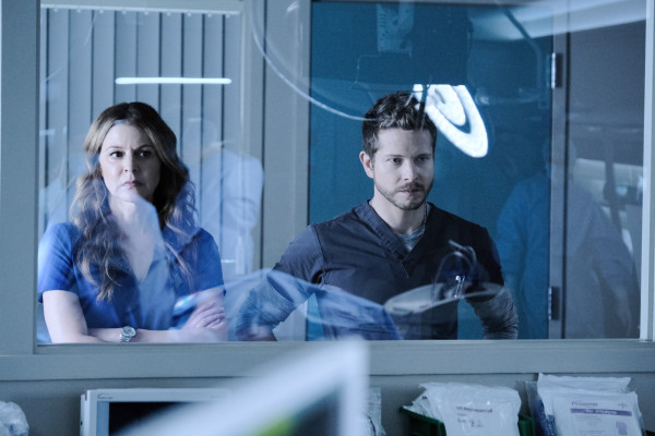 Matt Czuchry - The Resident (2020) 3x20 &#039;Burn it All Down&#039;