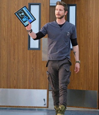 Matt Czuchry - The Resident (2021) 4x13 &#039;Finding Family&#039;