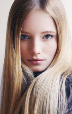 photo 3 in Maud Welzen gallery [id618332] 2013-03-26 00:00:00