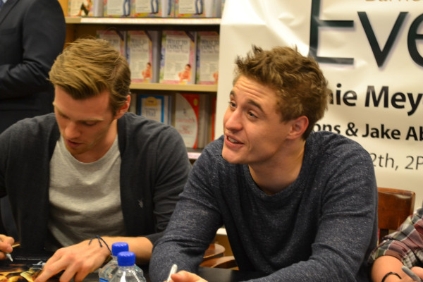 Max Irons pic #705471
