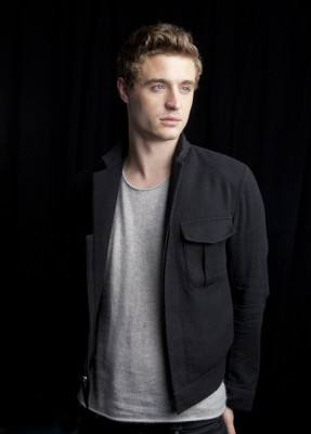 Max Irons pic #703811