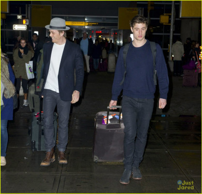 Max Irons pic #705475