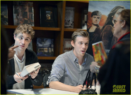 Max Irons pic #705477