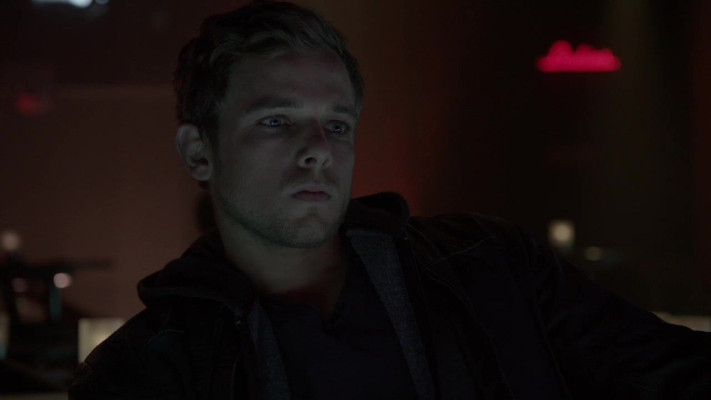 Max Thieriot - Bates Motel (2013) 1x02 &#039;Nice Town You Picked, Norma...&#039;