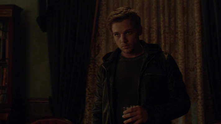 Max Thieriot - Bates Motel (2013) 1x02 &#039;Nice Town You Picked, Norma...&#039;