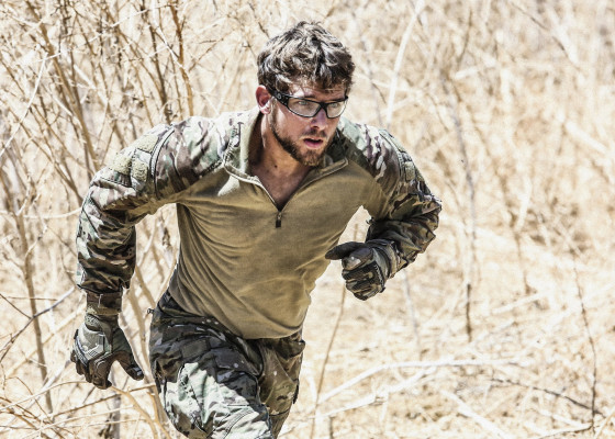 Max Thieriot - Seal Team (2017) 1x02 &#039;Other Lives&#039;