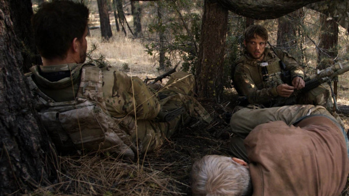 Max Thieriot - Seal Team (2017) 1x09 &#039;Rolling Dark&#039;