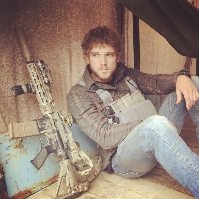 Max Thieriot - Seal Team (2018) 1x11 &#039;Containment&#039;