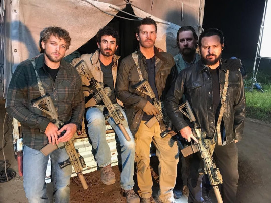 Max Thieriot - Seal Team (2018) 1x11 &#039;Containment&#039;