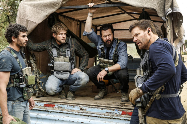Max Thieriot - Seal Team (2018) 1x11 &#039;Containment&#039;