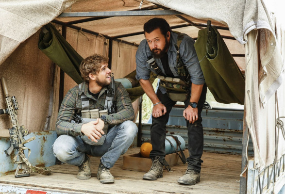 Max Thieriot - Seal Team (2018) 1x11 &#039;Containment&#039;