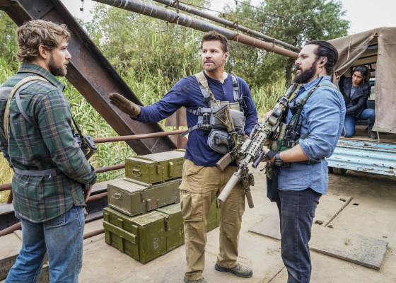 Max Thieriot - Seal Team (2018) 1x11 &#039;Containment&#039;