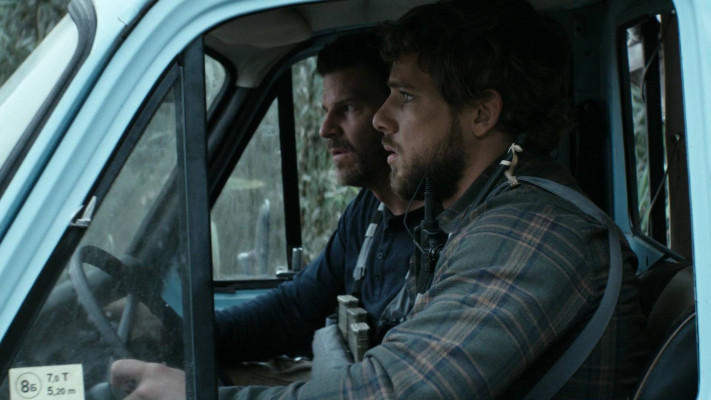 Max Thieriot - Seal Team (2018) 1x11 &#039;Containment&#039;