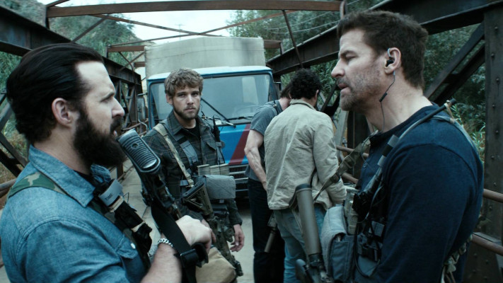 Max Thieriot - Seal Team (2018) 1x11 &#039;Containment&#039;