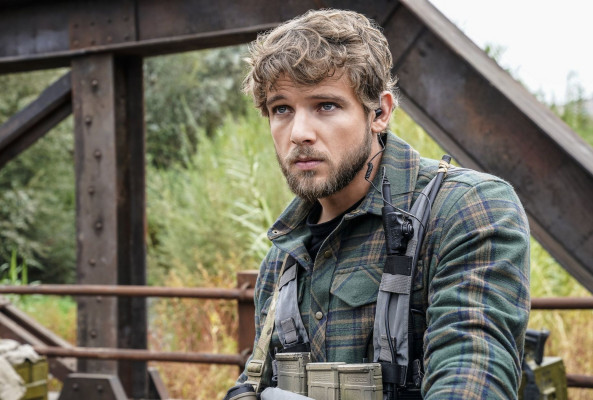 Max Thieriot - Seal Team (2018) 1x11 &#039;Containment&#039;
