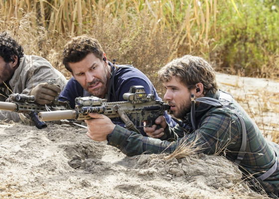 Max Thieriot - Seal Team (2018) 1x11 &#039;Containment&#039;
