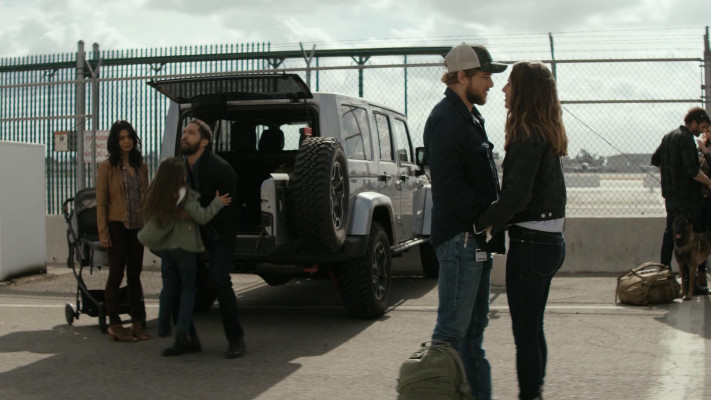 Max Thieriot - Seal Team (2018) 1x13 &#039;Getaway Day&#039;