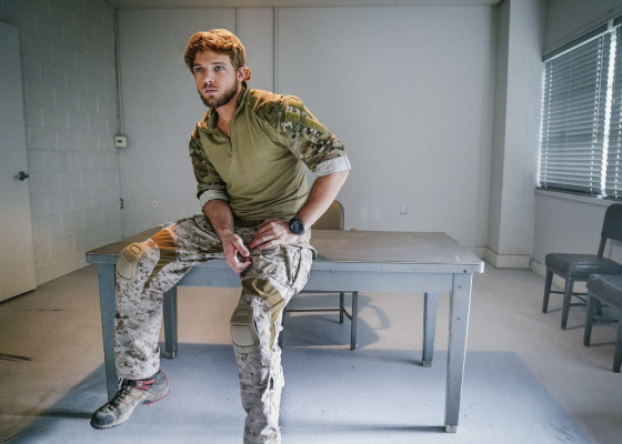 Max Thieriot - Seal Team (2018) 1x13 &#039;Getaway Day&#039;