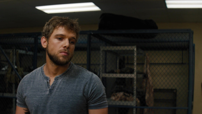 Max Thieriot - Seal Team (2018) 2x03 &#039;The Worst Of Conditions&#039;