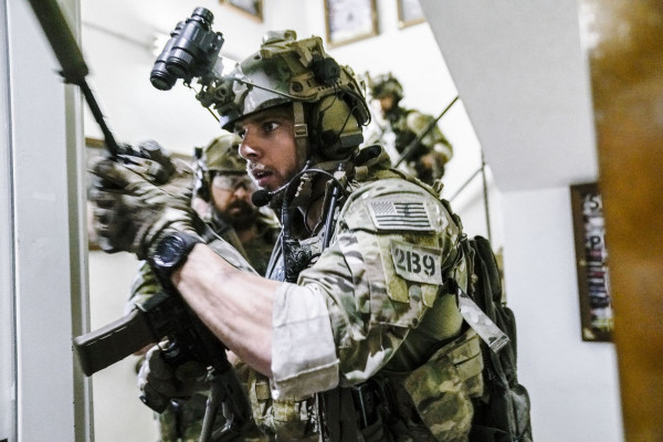 Max Thieriot - Seal Team (2018) 2x05 &#039;Say Again Your Last&#039;