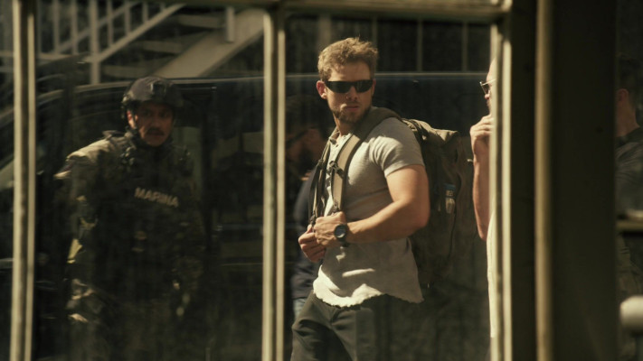 Max Thieriot - Seal Team (2018) 2x06 &#039;Hold What You Got&#039;