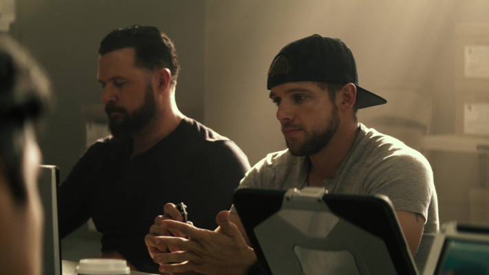 Max Thieriot - Seal Team (2018) 2x06 &#039;Hold What You Got&#039;