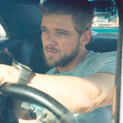 Max Thieriot - Seal Team (2018) 2x06 &#039;Hold What You Got&#039;