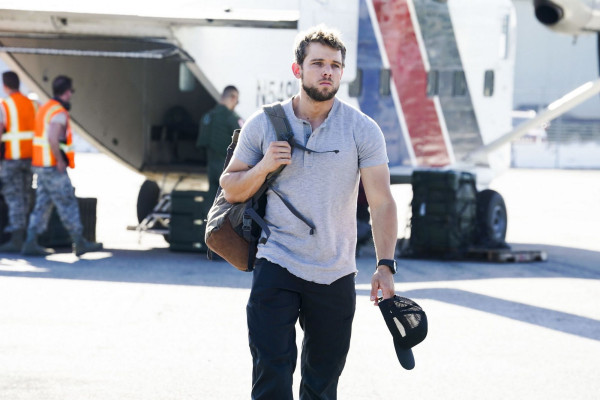 Max Thieriot - Seal Team (2018) 2x06 &#039;Hold What You Got&#039;