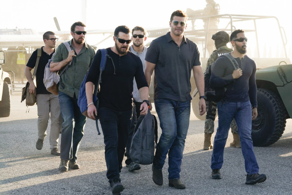 Max Thieriot - Seal Team (2018) 2x06 &#039;Hold What You Got&#039;