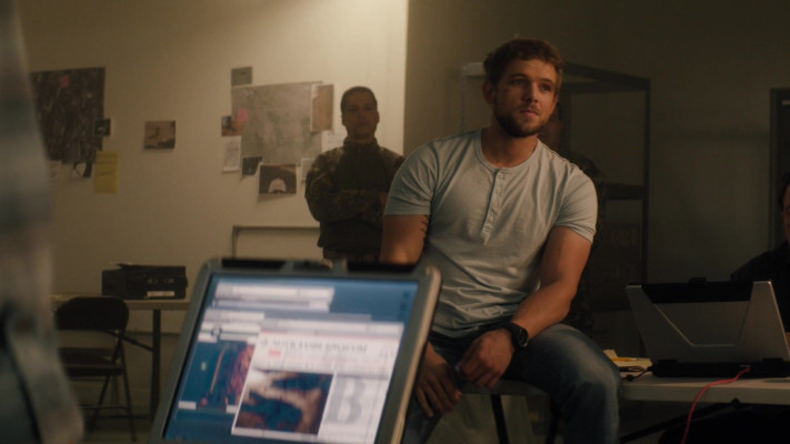 Max Thieriot - Seal Team (2018) 2x10 &#039;Prisoner&#039;s Dilemma&#039;