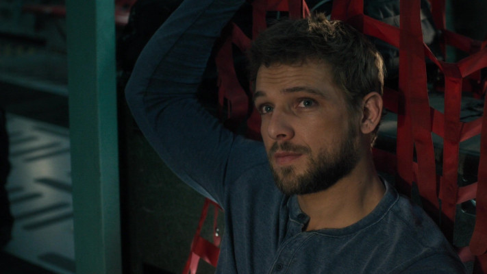 Max Thieriot - Seal Team (2018) 2x10 &#039;Prisoner&#039;s Dilemma&#039;