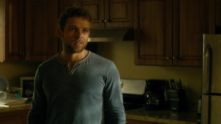 Max Thieriot - Seal Team (2019) 2x16 &#039;Dirt, Dirt, Gucci&#039;
