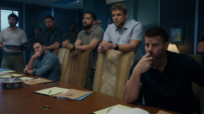 Max Thieriot - Seal Team (2019) 2x16 &#039;Dirt, Dirt, Gucci&#039;