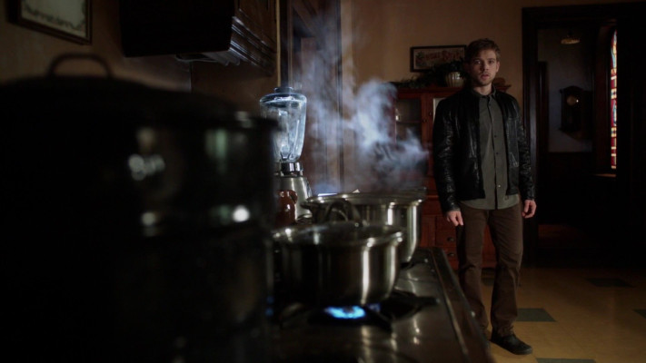 Max Thieriot - Bates Motel (2016) 4x07 &#039;There&#039;s No Place Like Home&#039;