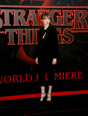 Maya Thurman Hawke pic #1209966