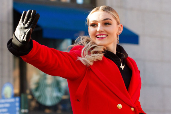 Meg Donnelly – 100th 6ABC Dunkin’ Thanksgiving Day Parade in Philadelphia