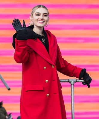 Meg Donnelly – 100th 6ABC Dunkin’ Thanksgiving Day Parade in Philadelphia