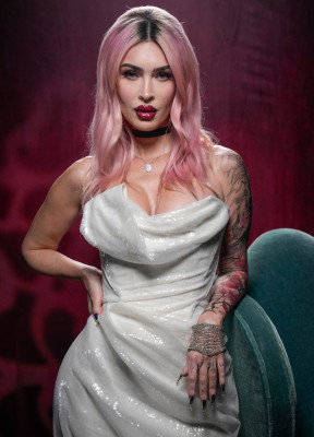 Megan_Fox_-_2024_People_s_Choice_Awards__February_182C_2024_02