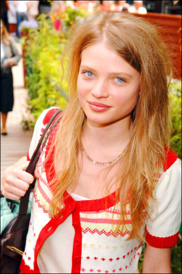 Melanie Thierry pic #410541