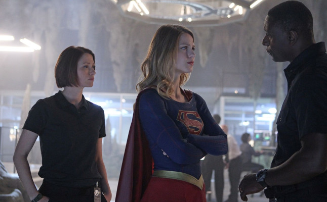 MELISSA BENOIST - SUPERGIRL S01E01 