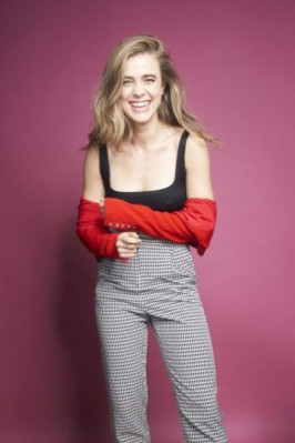 Melissa Roxburgh – New York Comic Con 2019 Portraits (more pics)