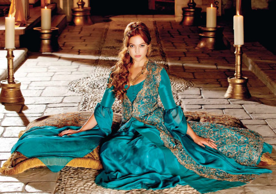 photo 4 in Meryem Uzerli gallery [id629605] 2013-04-28 00:00:00