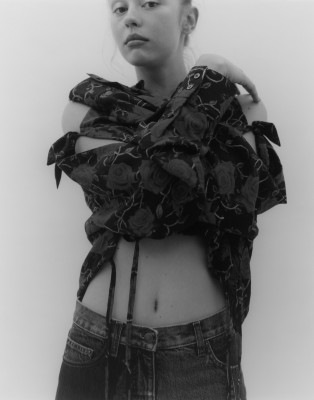 Mia Goth 